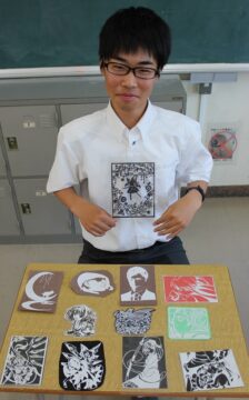 切り絵に夢中　複雑な模様も