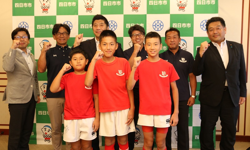 ラグビーワールドカップでマスコットキッズ　四日市市内の小学生3人