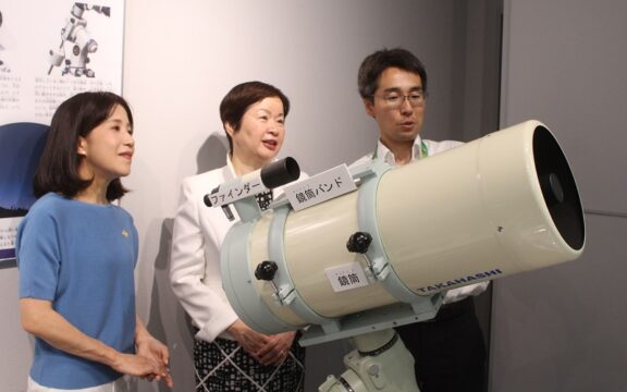 新望遠鏡で夜空を　奉仕団体が寄贈