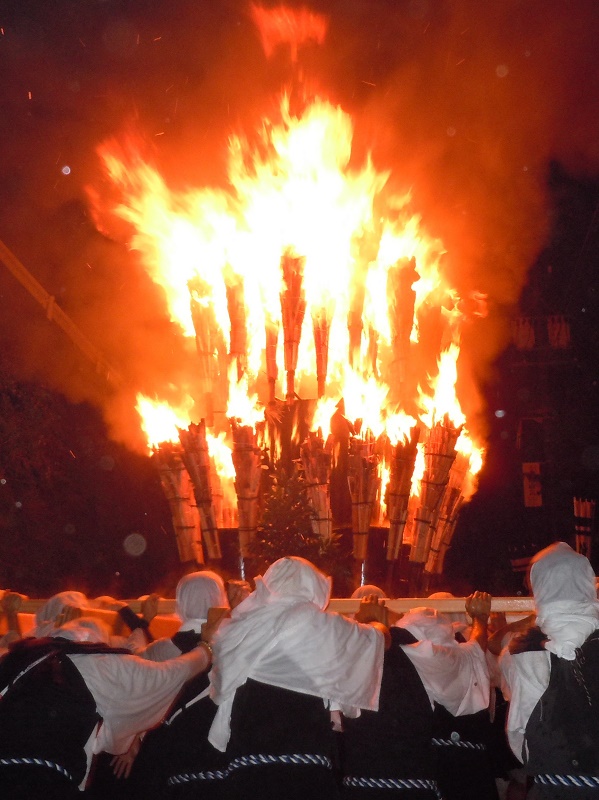 迫力満点の炎の祭典     10月6日に「僧兵まつり」