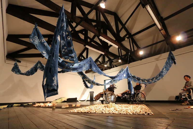 陶芸や藍染めの作品企画展開催　小山田美術館