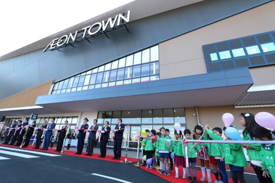 イオンタウン四日市泊グランドオープン 　待ちわびた人でにぎわう