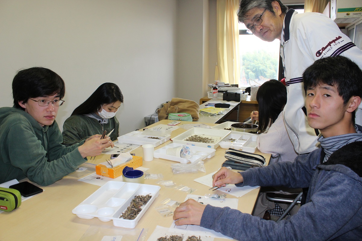マイクロプラスチックを調査　四日市大学環境情報学部