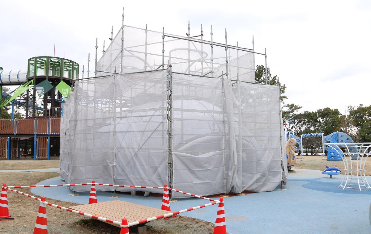 修繕工事で遊具が一部使用不可　霞★ゆめくじら