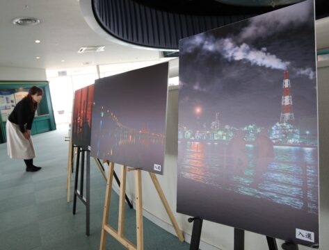 工場夜景のパネルを展示　うみてらす14で企画