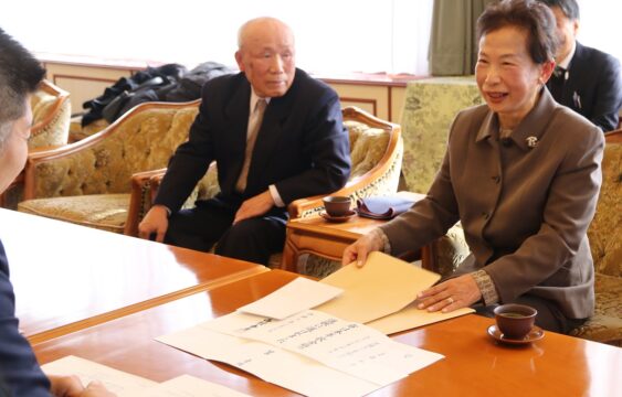 生まれ育った水沢の風景詠む　「新年歌会始の儀」に出席