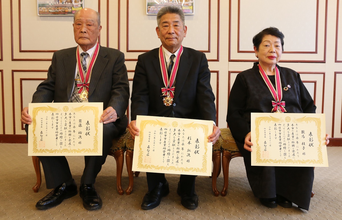振興や発展に功績　四日市市が産業功労者を表彰