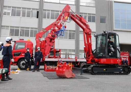 四日市市消防本部に5トン級重機と重機搬送車　三重県内で初配備　