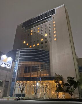 窓の明かりで元気よ届け！　都ホテル四日市