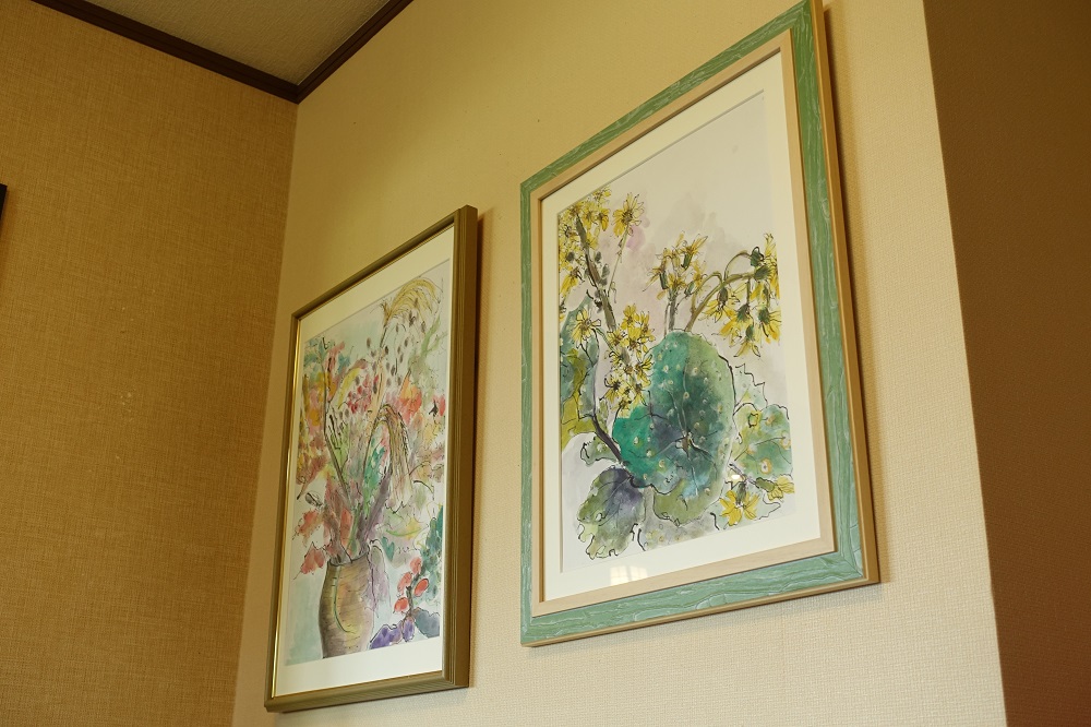 優しい色使いの花々　山田かよ子さん水彩画展