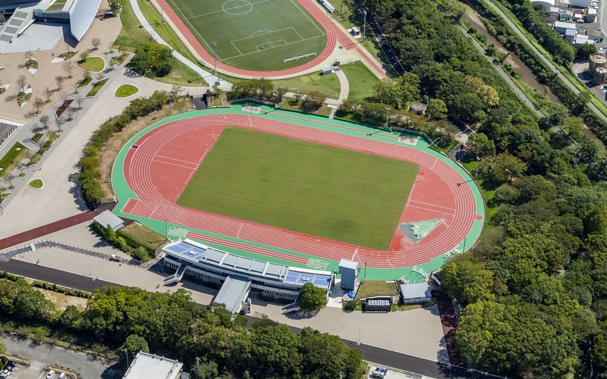 中央陸上競技場がリニューアルオープン　天然芝を全面改修