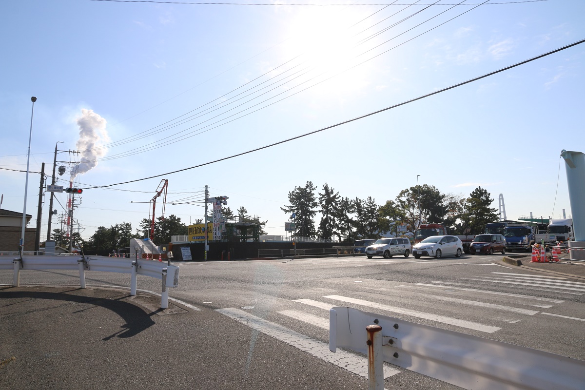 深夜に国道23号線一部通行止めで歩道橋設置　国体に向け12月8日午前1時から