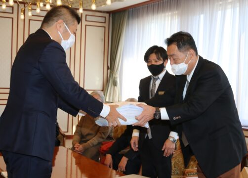 幼稚園・保育園の給食費無償化を　協会ら市へ要望書提出