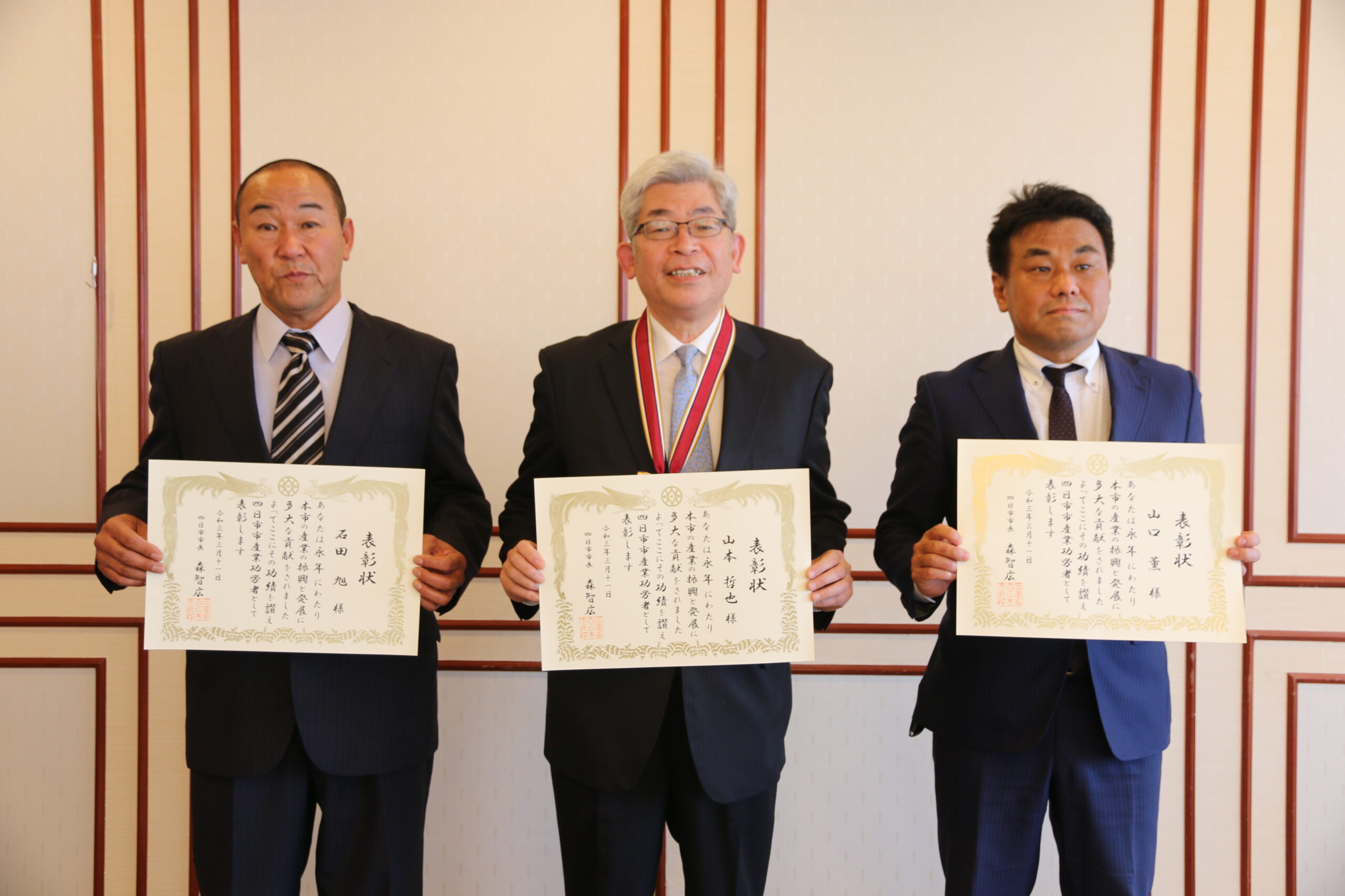 産業の振興や発展に多大な功績　四日市市が功労者を表彰