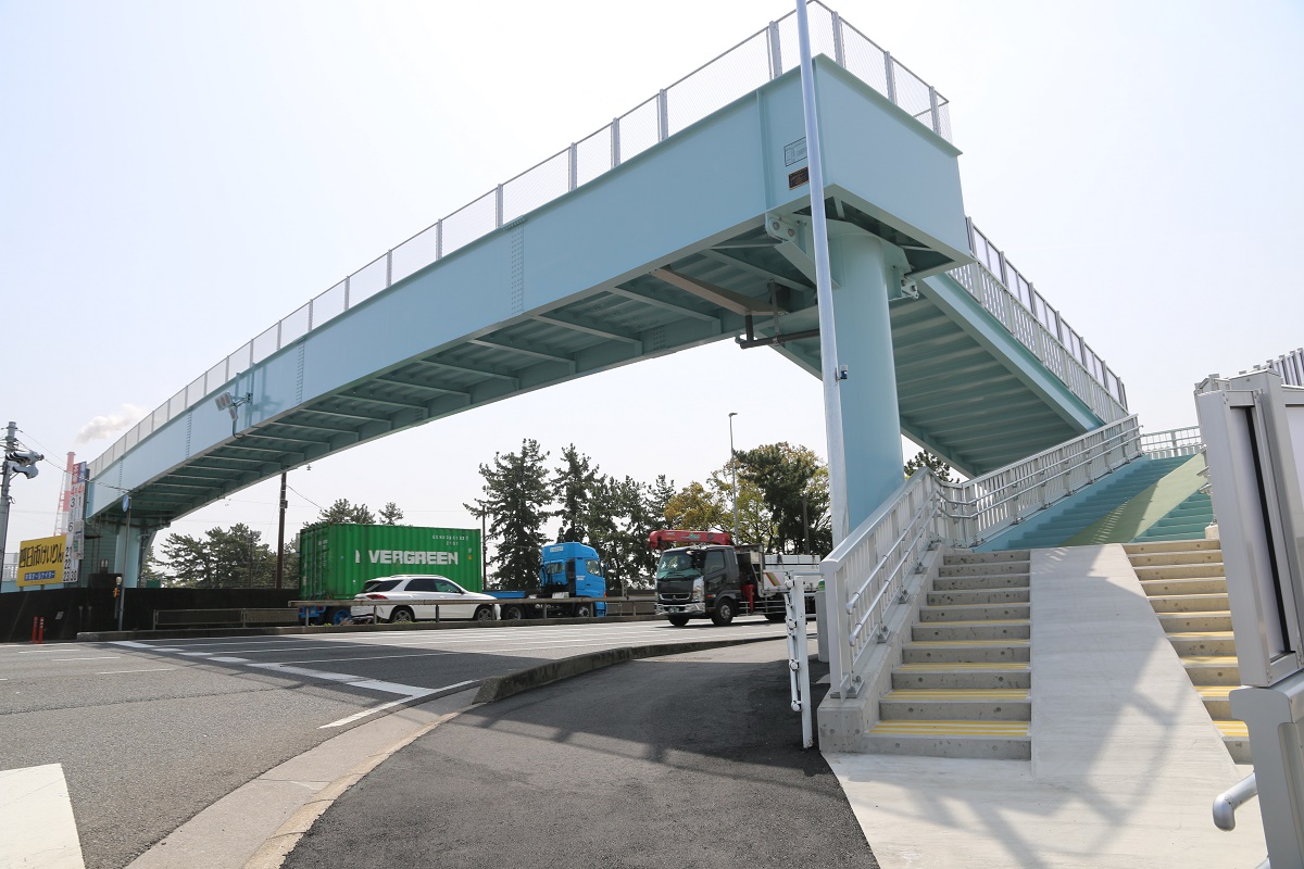 三重とこわか国体記念歩道橋が利用開始　歩行者の安全確保
