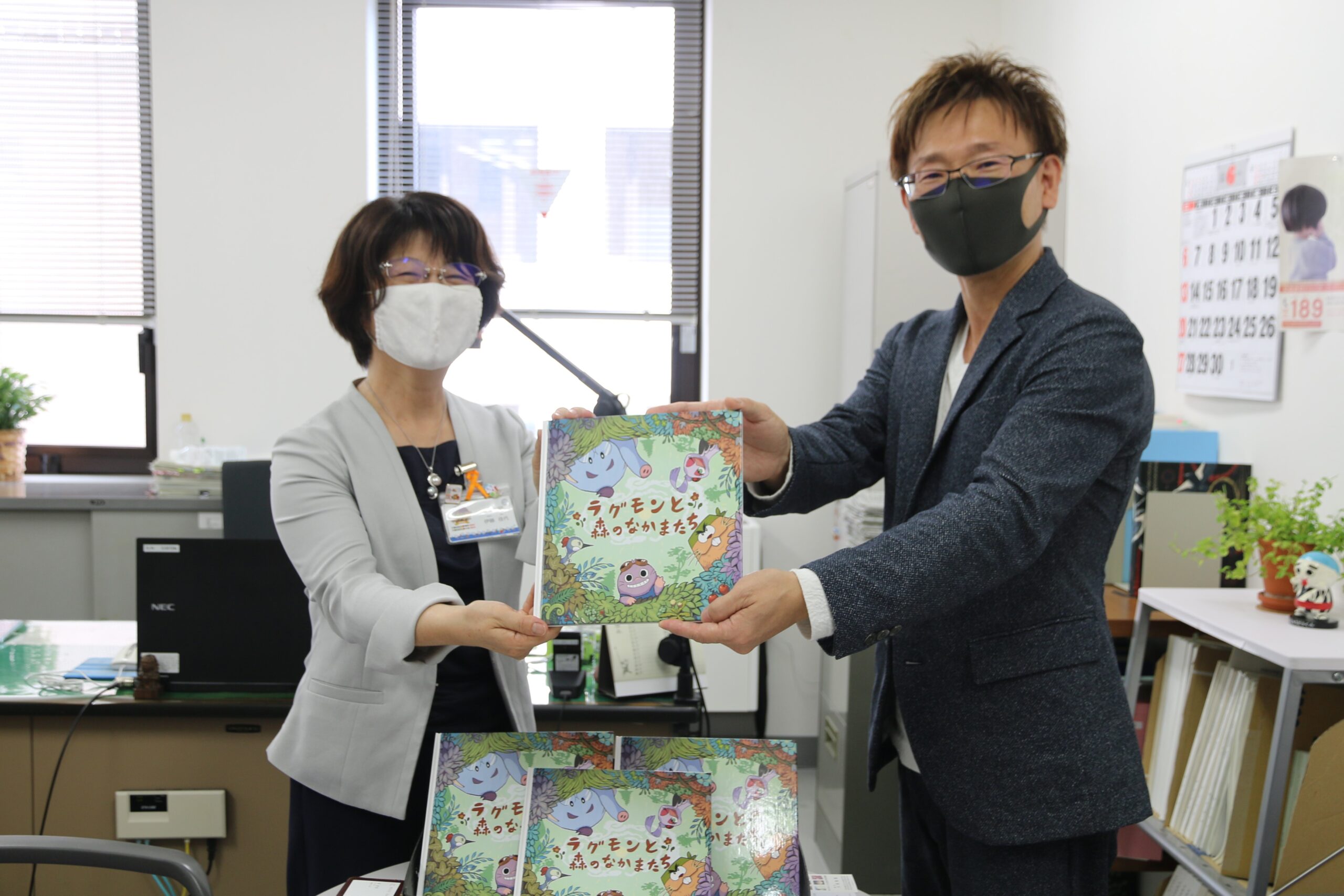 保育園やこども園などへオリジナル絵本寄贈　菰野町のハウスクラフト