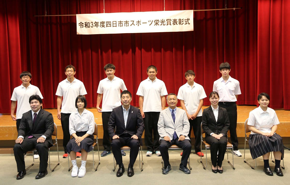 四日市市スポーツ栄光賞　22人を表彰
