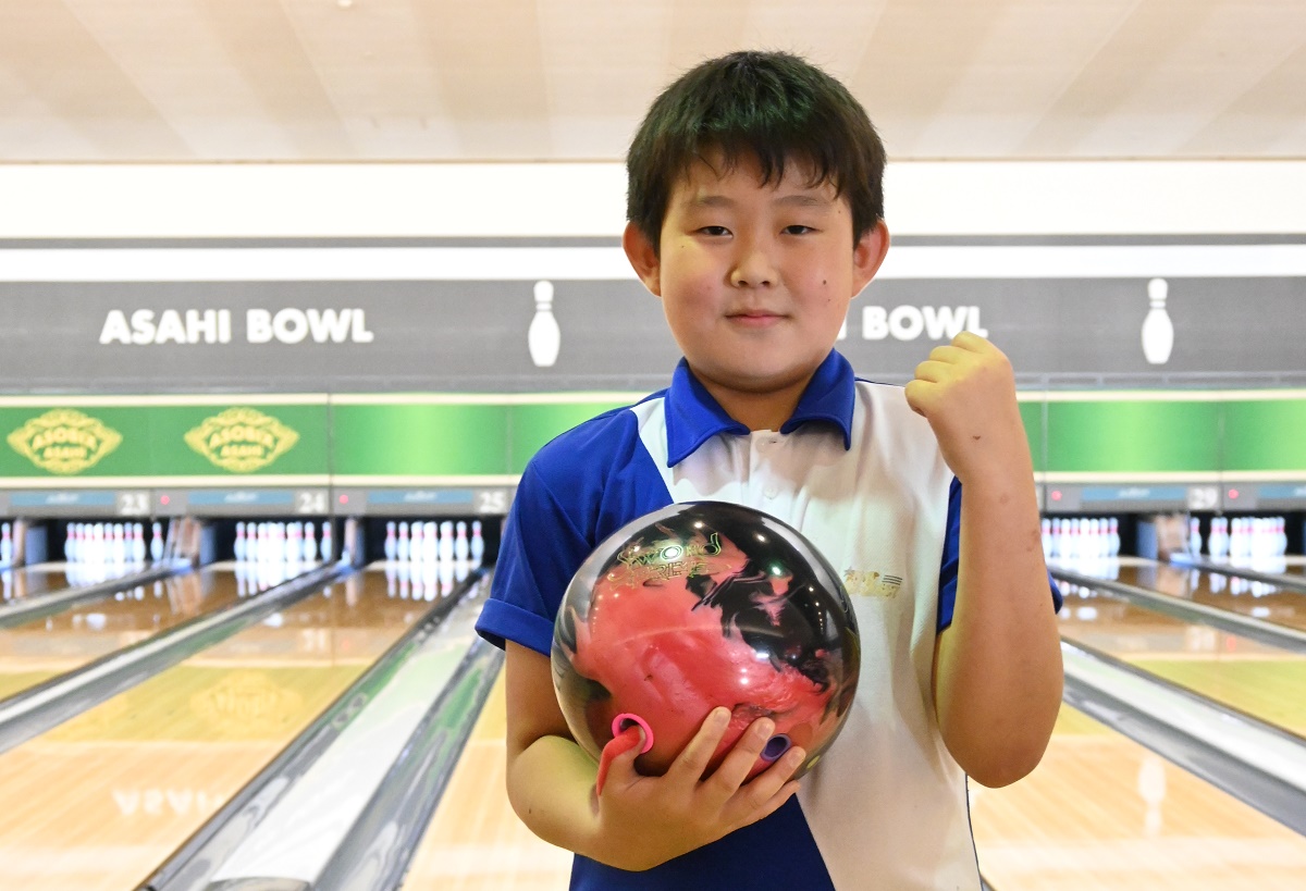 上級生制して県大会優勝も　ボウリング　真田怜祐君
