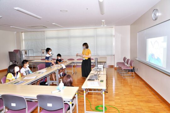 取材活動の成果見て　国体メディアキッズ