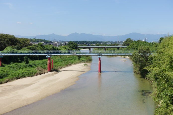 八郷橋から望む鈴鹿山脈