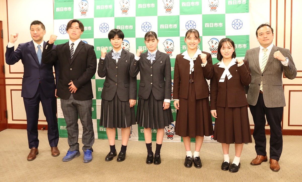 「チーム四日市」として全国で活躍を　冬季開催の全国大会出場高校の選手が表敬訪問