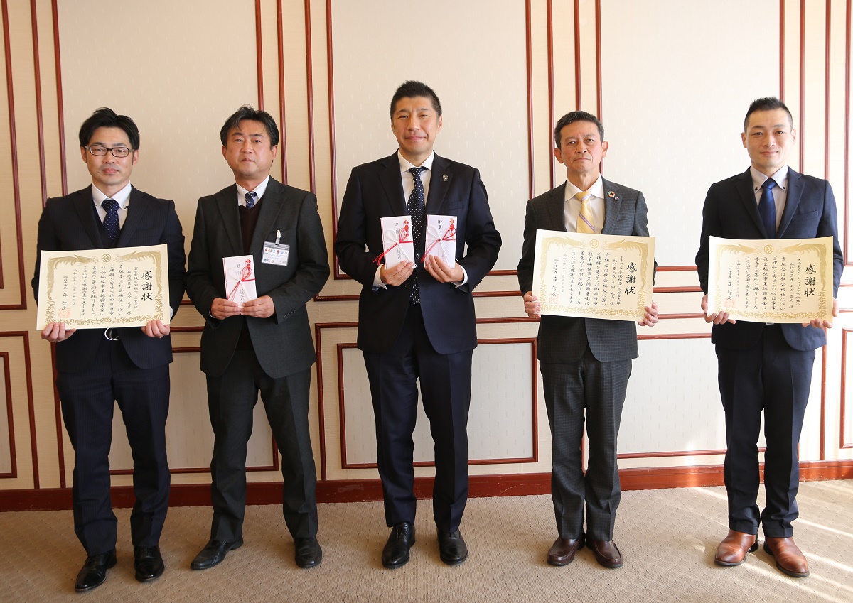 社会福祉事業振興基金へ寄付　四日市市内の労働組合3団体