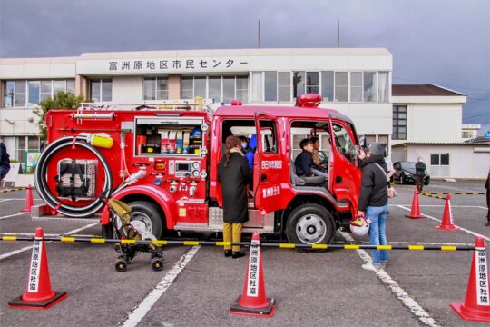 新消防車お披露目　富洲原小学校で放水披露 富洲原分団　
