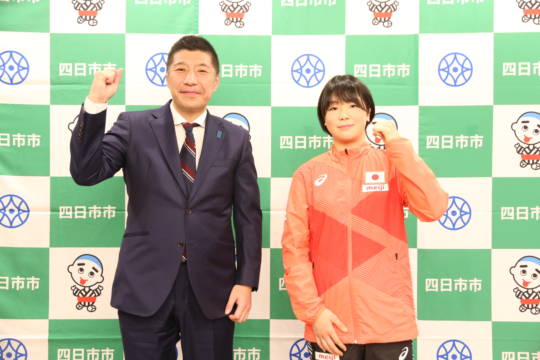 全日本連覇で公式戦86連勝中　レスリングの藤波朱理さんが四日市市長に優勝報告「技のレパートリー増やしたい」
