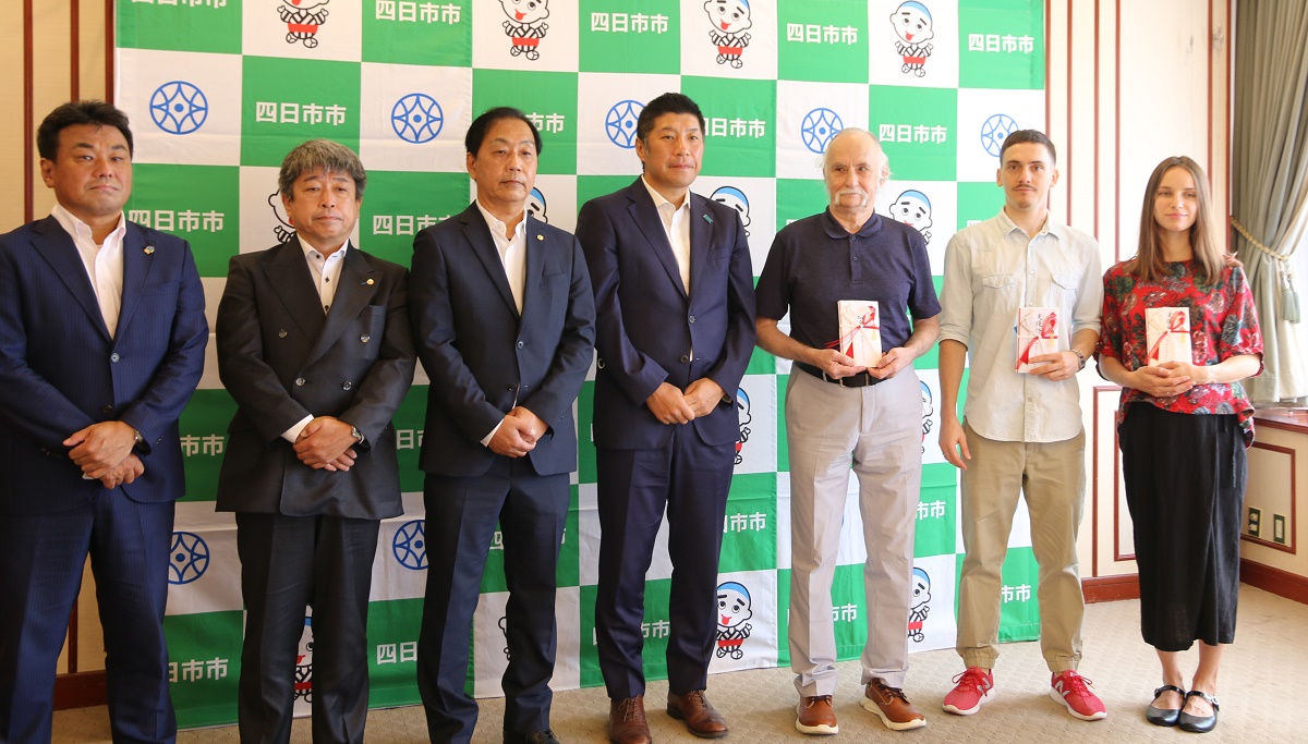 「何かの形で支援したい」　四日市市のウクライナ避難民へ寄付　四日市ライオンズクラブ　