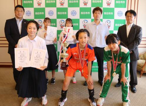 全国大会で3位　ヴィアティン三重ハンドボールクラブ　 市長へ結果報告