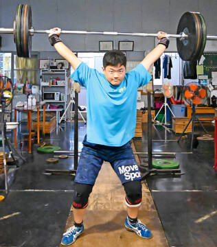 【希望の星】欠点克服で全国へ ウエイトリフティング 四中高　竹中君　田島君