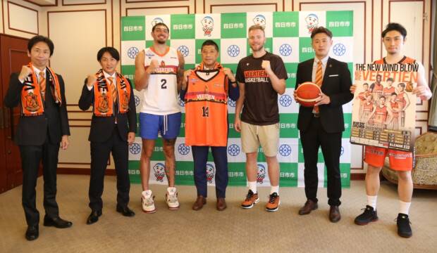 「いよいよ開幕、楽しみ」　ヴィアティン三重バスケットボール　シーズン前に表敬訪問　10月には四日市で試合