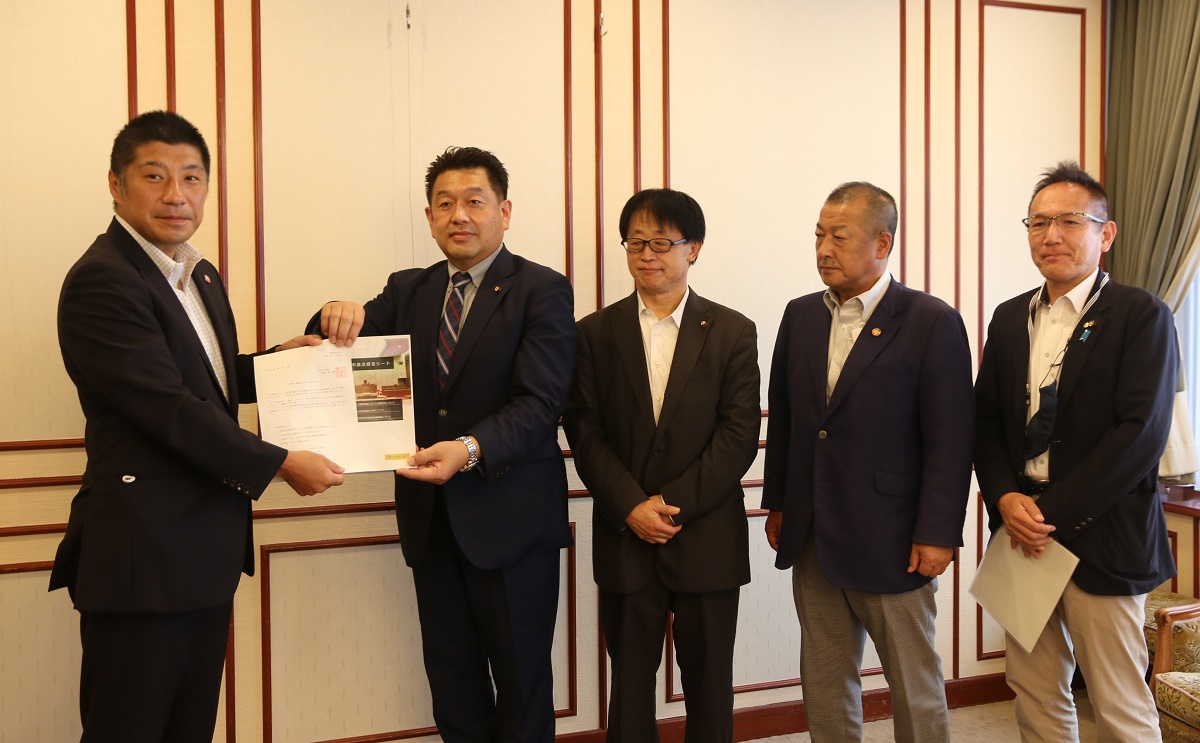 3項目取りまとめ　市長へ政策提言　四日市市議会