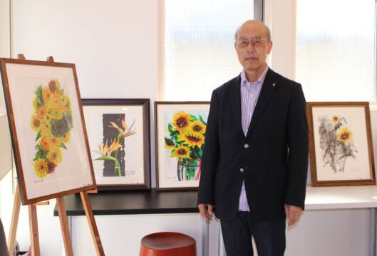 花の絵８０点余、四日市の木村哲美さんが個展「線・彩画展」開催