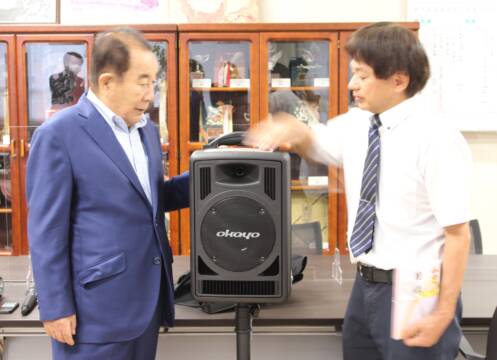 すぐに使えるよ　大先輩の会社からアンプ寄贈