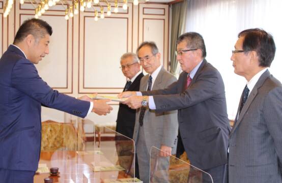 地域の将来構想を四日市市長に提案　日永地区まちづくり構想策定委員会