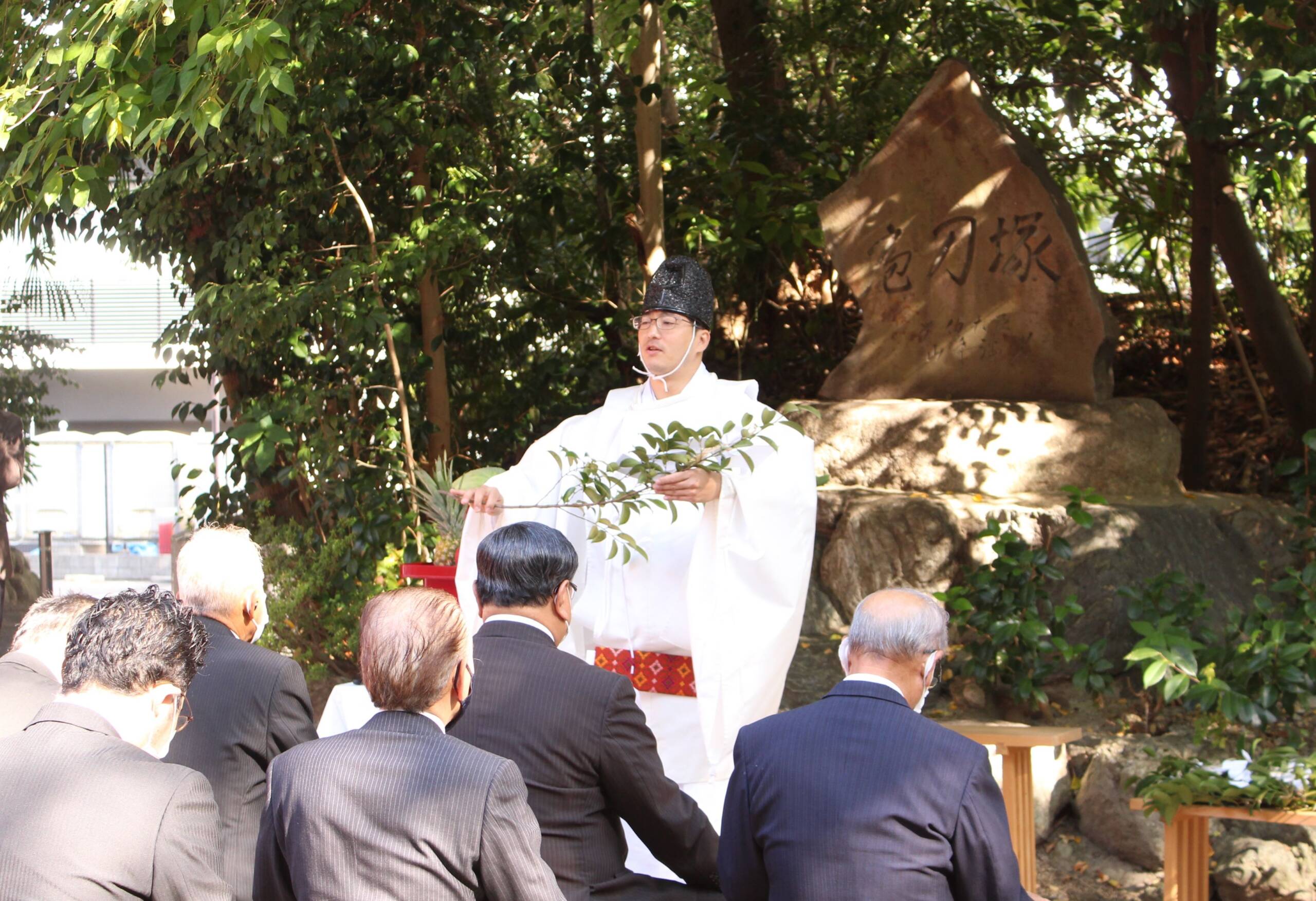 包丁に感謝を込めて、四日市の鵜森神社境内で第５回庖丁供養祭