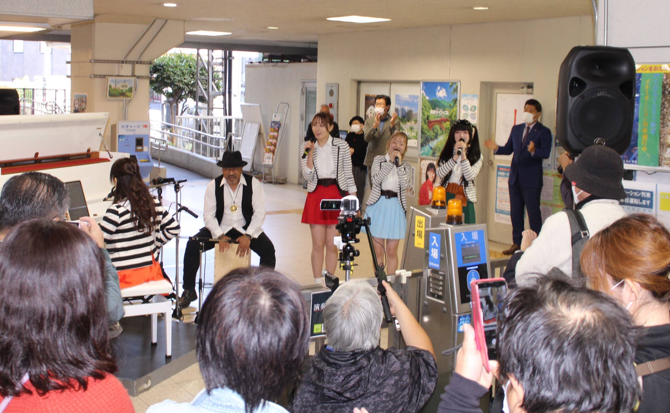改札口が演奏会場に　あすなろう四日市駅で「駅ピアノ」の催し