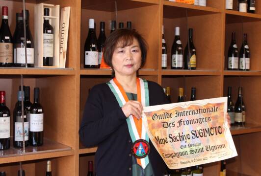 国際的なチーズの称号、四日市の杉本沙智代さんに