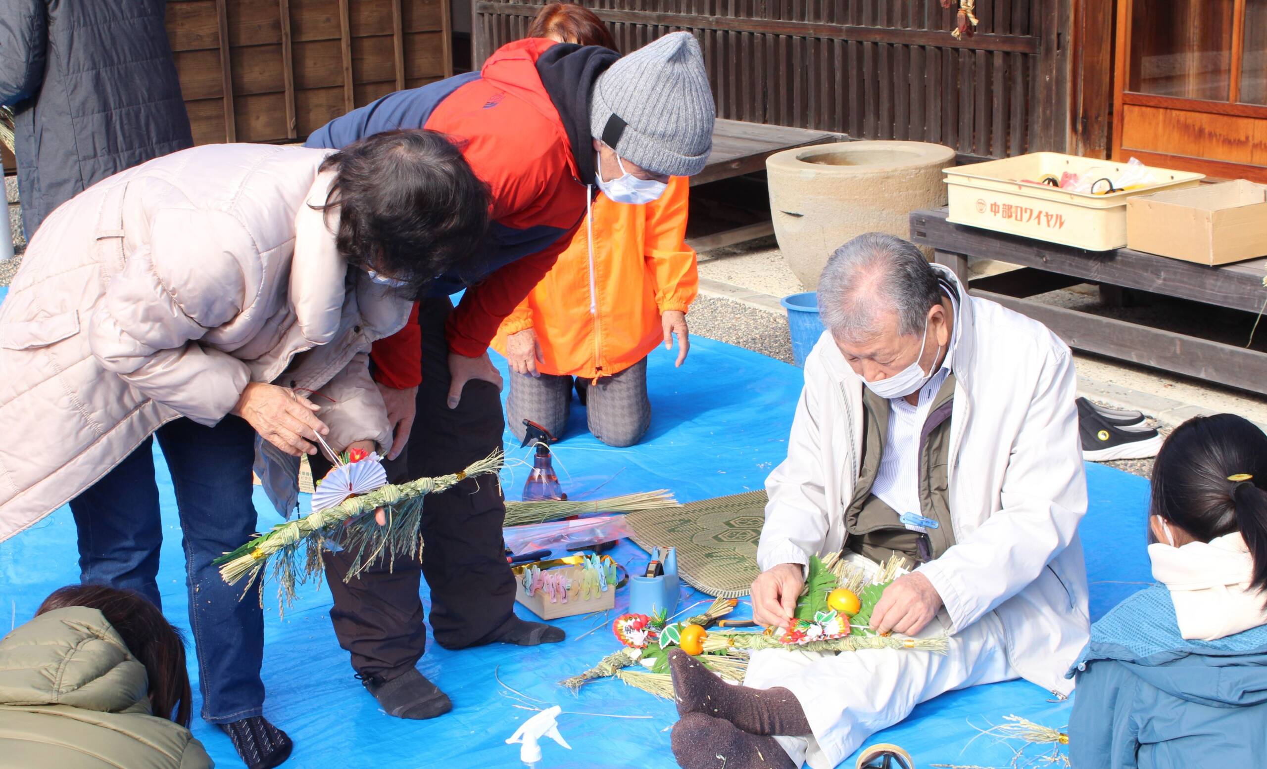 しめ縄づくり風情も楽し、四日市の楠歴史民俗資料館