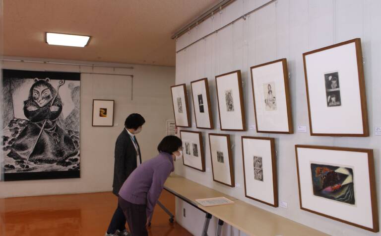 ピエゾグラフが伝える物語の世界、四日市市立図書館で「おしいれのぼうけん複製画展」始まる