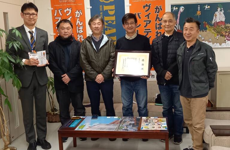 四日市市に売り上げの一部を寄付、「まるごと四日市の酒『MARU YON』」の仕掛け人たち