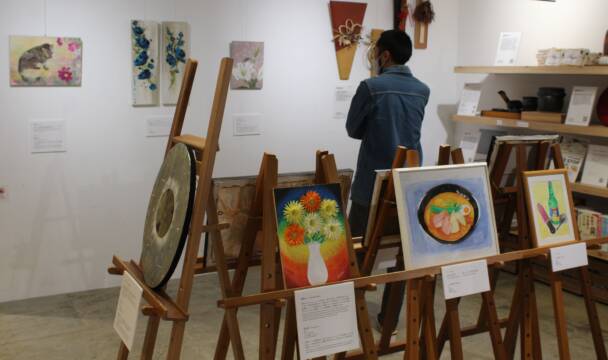 多文化共生を感じられる「国境を超える絵画展と演奏会」、近鉄百貨店四日市店5階で始まる
