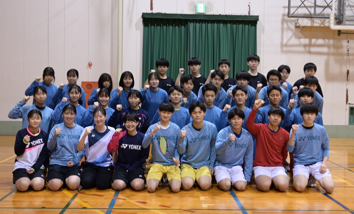 【紙面企画　青春開花】暁高校バドミントン部　県トップ選手から刺激
