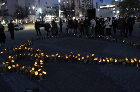 ウクライナへ追悼と平和を求める灯、四日市で支援のチャリティイベント