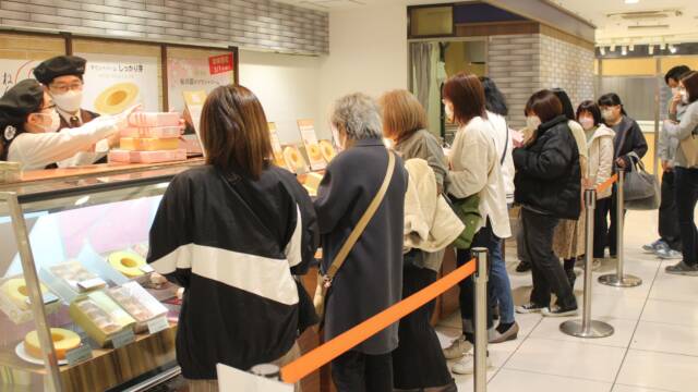 人気店のバームクーヘンに女性客らが列、近鉄百貨店四日市店に三重県初出店で