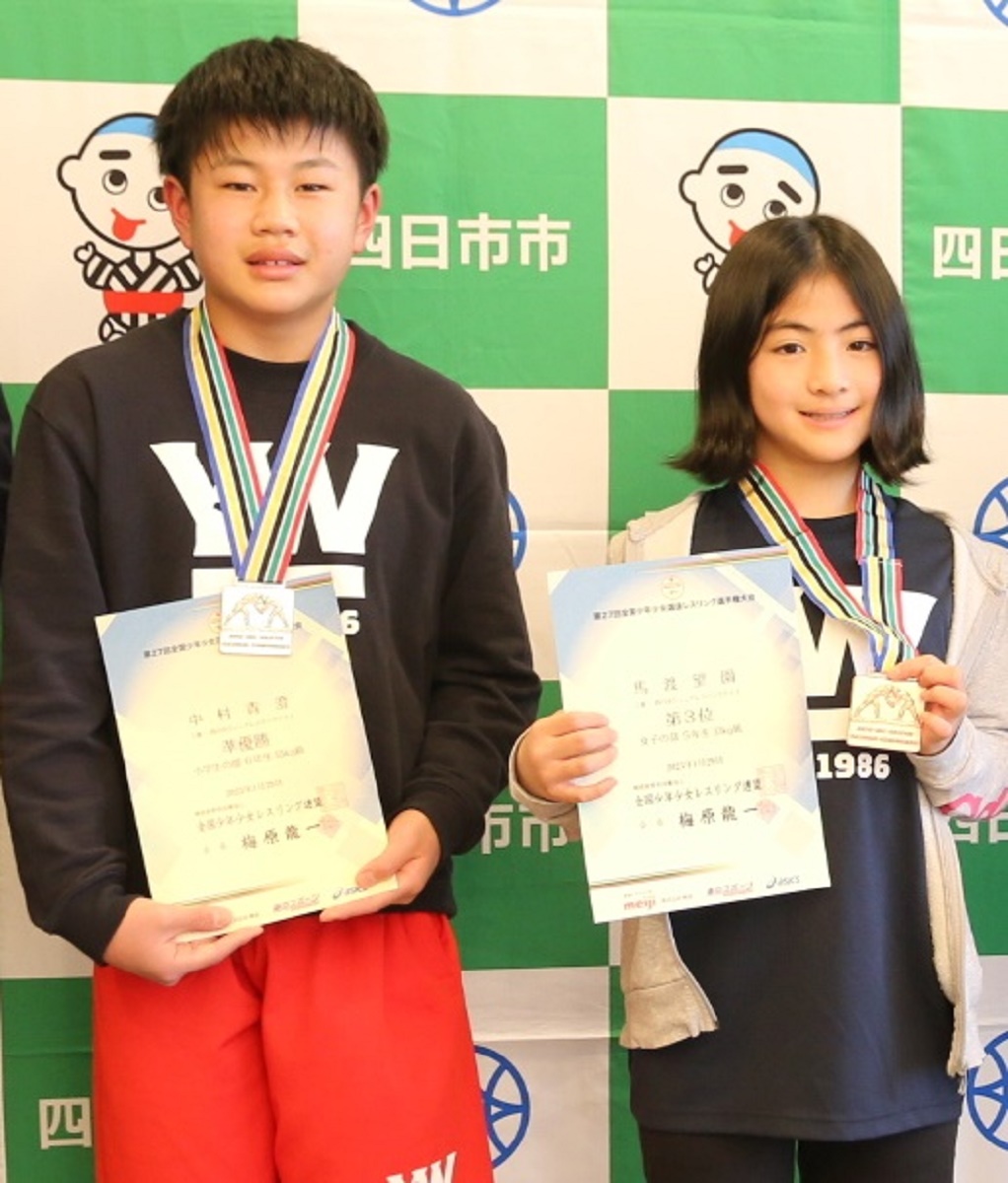 全国大会で2位と3位　四日市ジュニアレスリングクラブの2選手　市長に報告