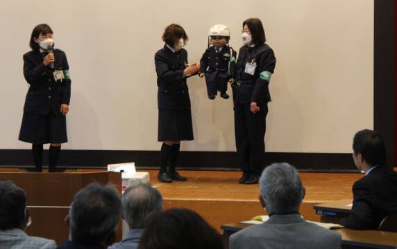 「子どもと高齢者の事故防止」などの交通安全宣言を採択、四日市で交通安全大会開く