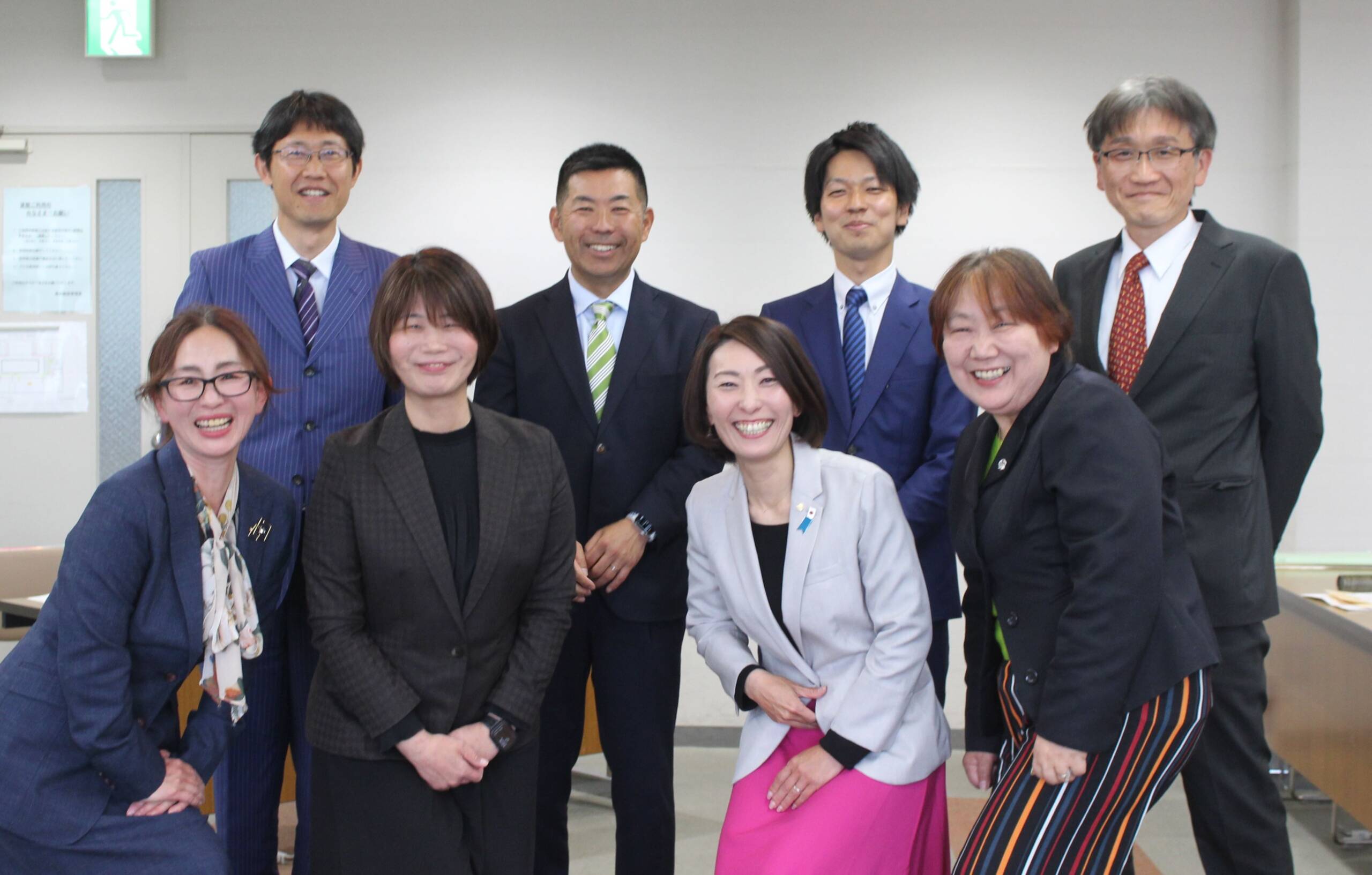 晴れて初当選の8人含む34人に当選証書、四日市市議選終えて附与式