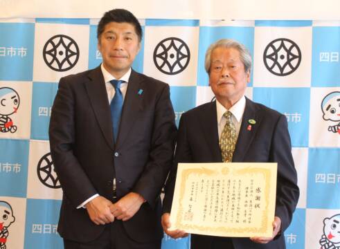 地域の足「生活バスよっかいち」が20年、運営するNPO法人に感謝状